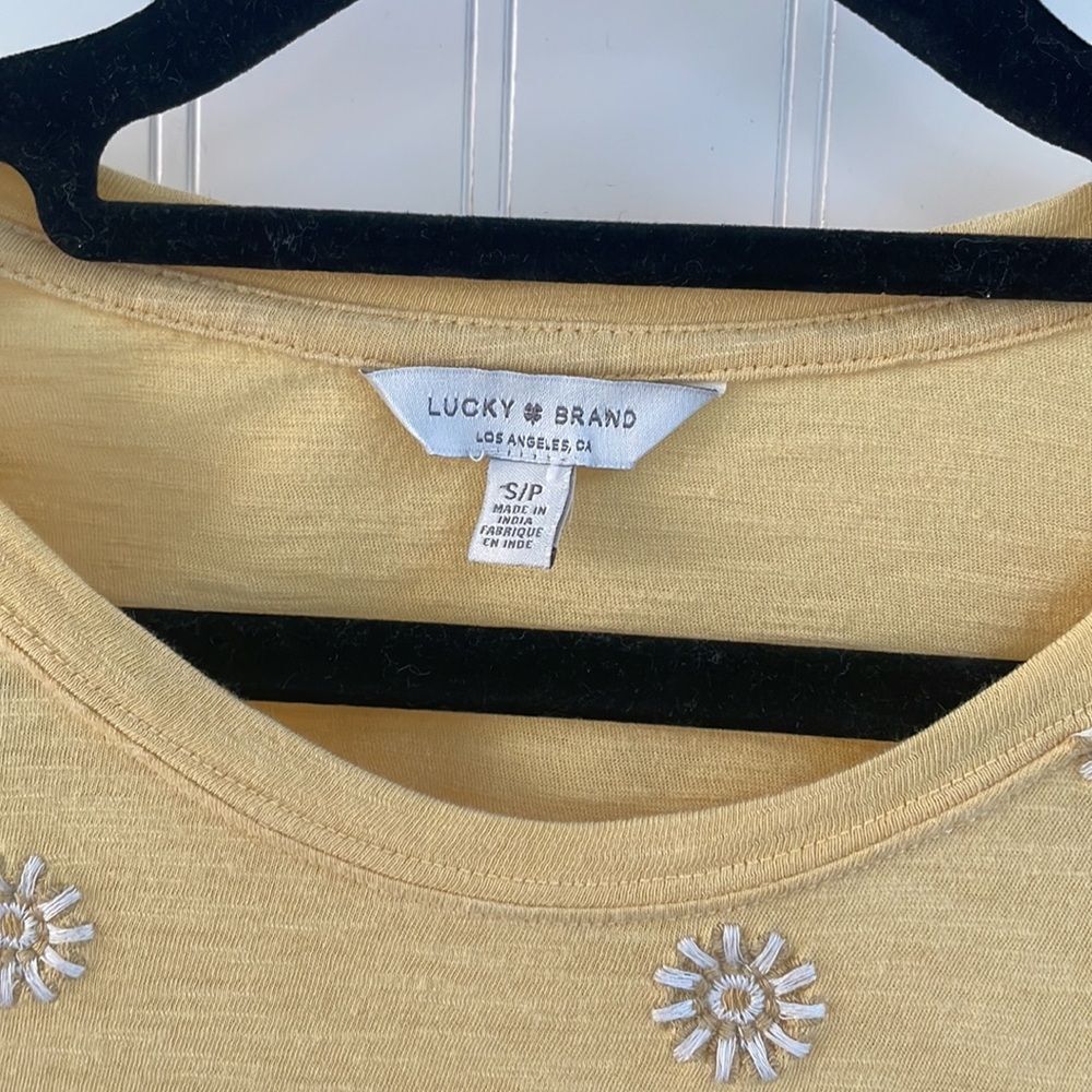 LUCKY BRAND Yellow Embroidered Daisy Short Sleeve Women’s Tee 100% Cotton Size S - Picture 2 of 12